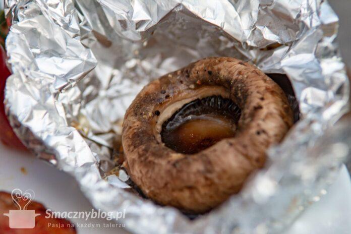 Pieczona pieczarka w folii z grilla