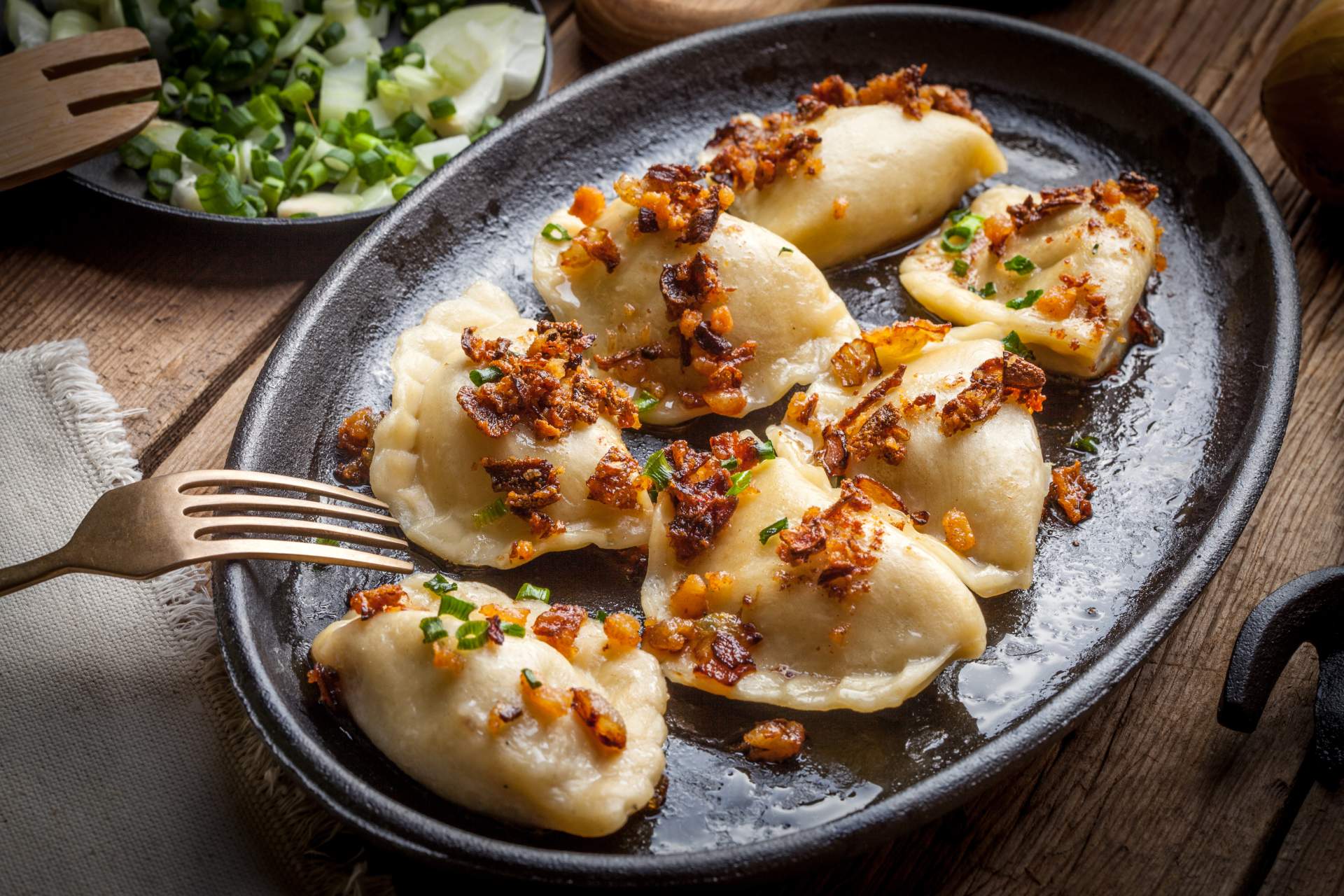 Pierogi ruskie z karmelizowaną cebulką - Smacznyblog - najlepsze ...