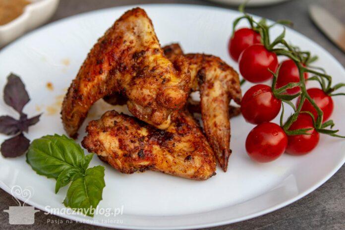 Pieczone skrzydełka z kurczaka na ostro z grilla