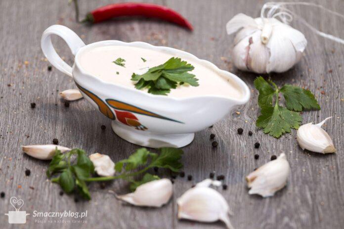 Jak zrobić pyszny sos czosnkowy (przepis)