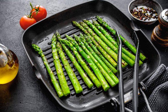Grillowane zielone szparagi
