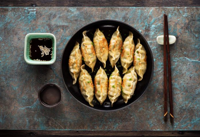 Smażone pierożki gyoza