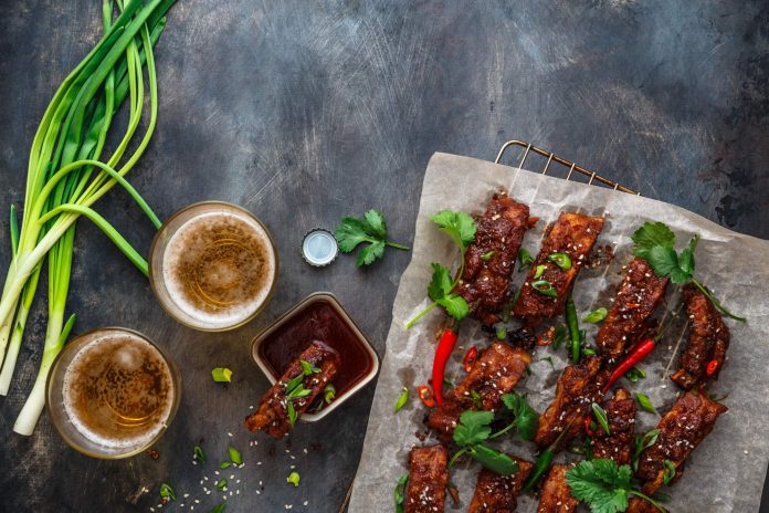 sos hoisin z żeberkami