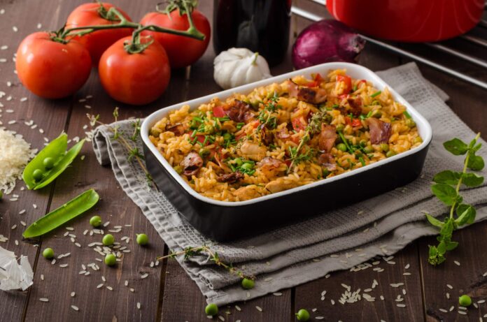 Kurczak pikantny z ryżem i papryką