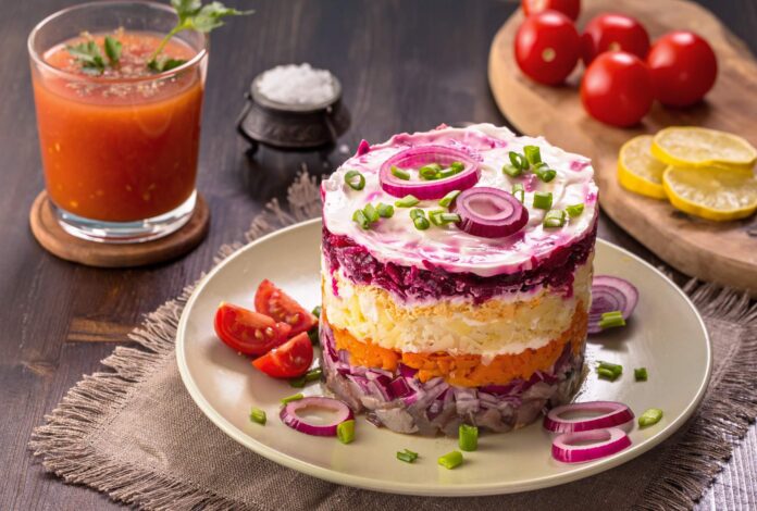 Odkryj sekret przygotowania tradycyjnego śledzia pod pierzynką - niezbędnego elementu na polskim stole wigilijnym. Nasz przepis krok po kroku pomoże Ci stworzyć idealne danie świąteczne, pełne smaku i tradycji. Idealny wybór na święta Bożego Narodzenia!